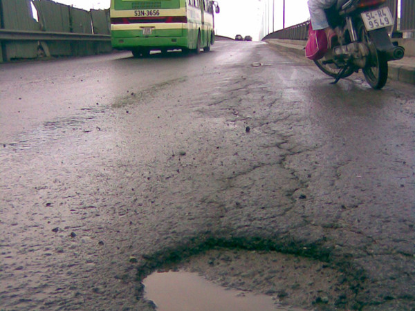 Cầu, đường nghìn tỷ xuống cấp