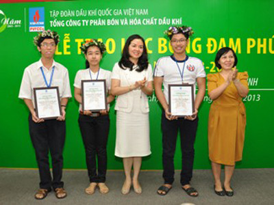 Trao gần 3,4 tỷ đồng học bổng Đạm Phú Mỹ cho 606 sinh viên xuất sắc