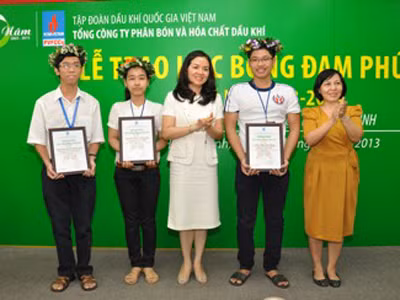 Trao gần 3,4 tỷ đồng học bổng Đạm Phú Mỹ cho 606 sinh viên xuất sắc