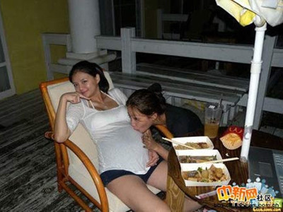 Người mẹ trẻ Châu Á này sẽ có một đứa con Mỹ