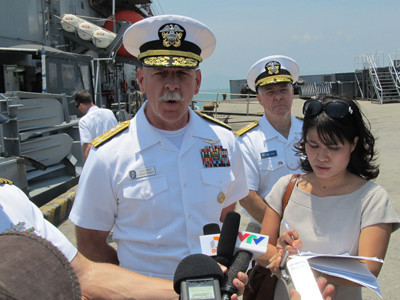 Trên chiến hạm Mỹ ở Đà Nẵng