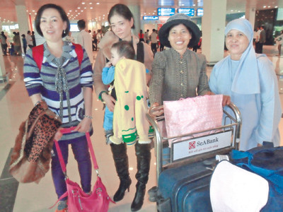 Rộn ràng dâu rể ở Đài Loan về ăn Tết