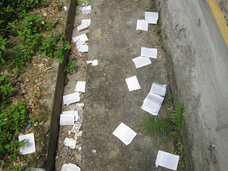 Phao thi đầy trường, thầy vẫn ...chối