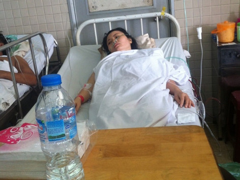 Điều dưỡng đâm đồng nghiệp trong phòng mổ