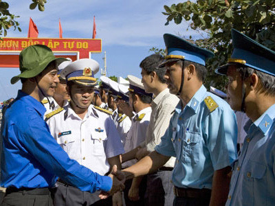 Cánh sóng canh trời, giữ biển Trường Sa
