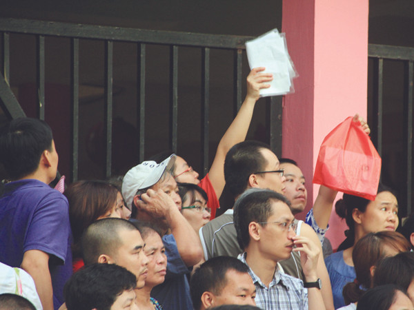 Chờ đợi với hy vọng mong manh