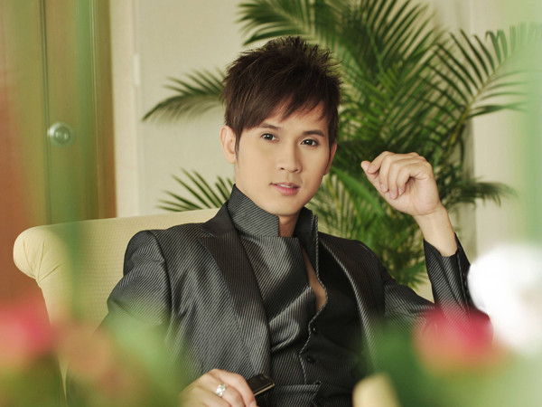 Nguyên Vũ lấy điệu đàng bù kém nói