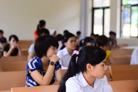Thí sinh trong kỳ thi đại học đợt 1 năm 2012