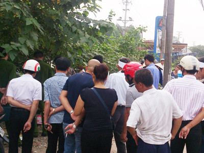 Phát hiện xác nam thanh niên trước cổng nghĩa trang