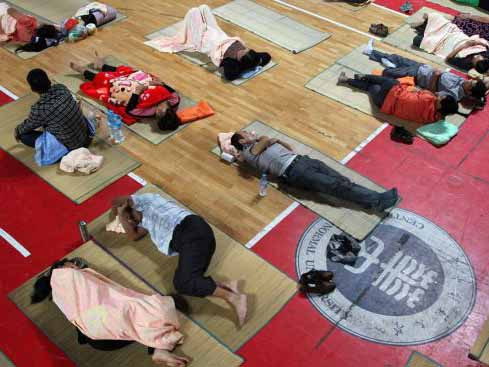 Hơn 400 phụ huynh ngủ qua đêm chờ con nhập học