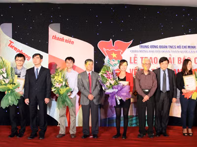 Báo Tiền Phong nhận giải đặc biệt đề tài thanh niên 2012