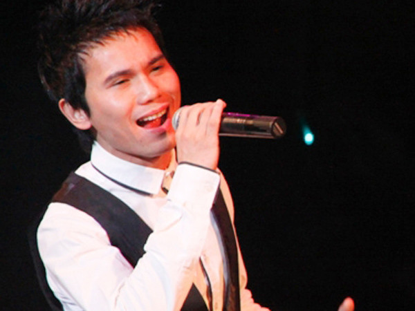 Anh Tú: lại gặm nhấm quá khứ