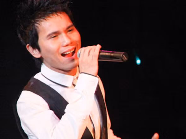 Anh Tú: lại gặm nhấm quá khứ