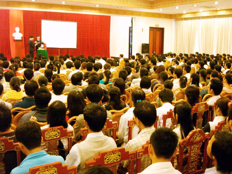 Muốn tham gia buổi thuyết trình phải chi 15-50 ngàn đồng, tùy sự kiện lớn hay nhỏ. Ảnh: Tiến Long