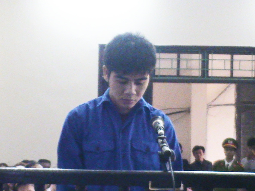 Bị cáo Nguyễn Quốc Quang trước vành móng ngựa
