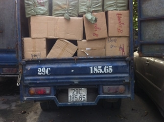 Phát hiện ô tô biển số giả nghi chở hàng lậu