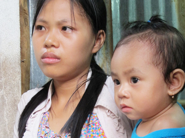 Chị Trần Mỹ Duyên sinh con hơn 14 tháng, vẫn chờ tiền thai sản Ảnh: Tiến Hưng