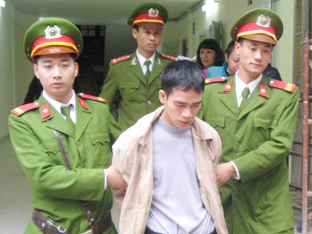 Nghịch tử thảm sát cả cha lẫn mẹ