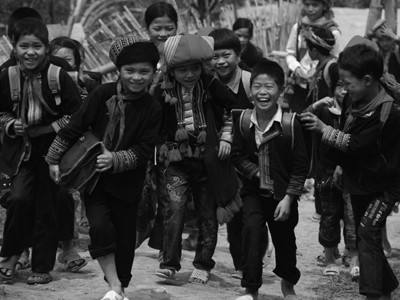 Những đôi mắt trẻ thơ luôn ánh lên niềm hy vọng được đi học