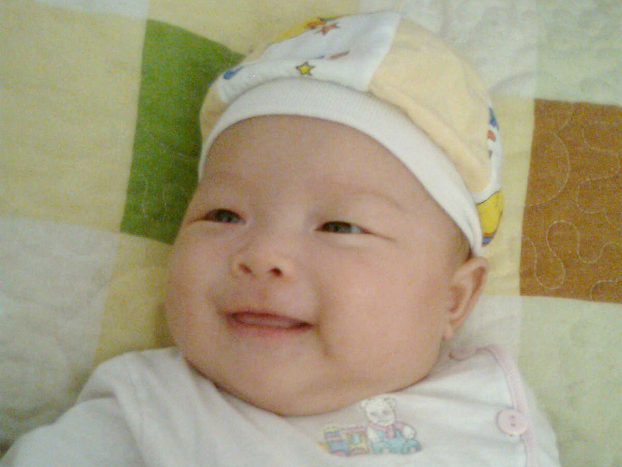 Bé cười thật xinh