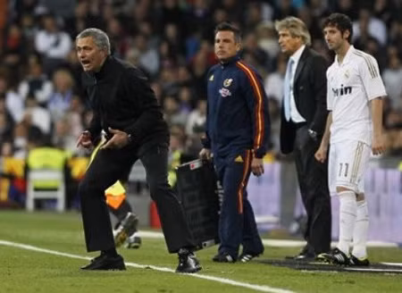 'Mourinho đang đào hố chôn Real Madrid xuống vực thẳm'