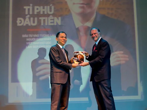 Tỉ phú đô la Phạm Nhật Vượng 'mở hàng' Forbes Việt Nam