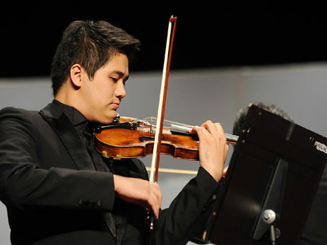 Bùi Công Duy diễn cùng dàn nhạc giao hưởng Đức