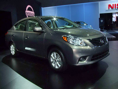 Nissan Versa 2012 có giá từ 10.990 USD