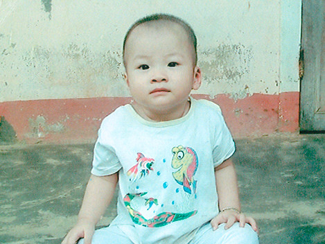 Cháu bé bị tim bẩm sinh cần được giúp đỡ