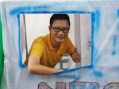 Hoàng Bách 'chuyển nghề' đại sứ