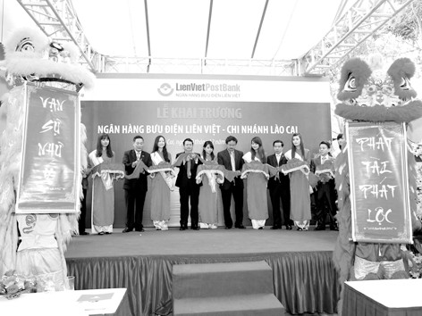 Khai trương LienVietPostBank Lào Cai