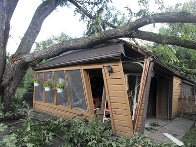 Bão lớn kèm lốc xoáy tàn phá Mỹ