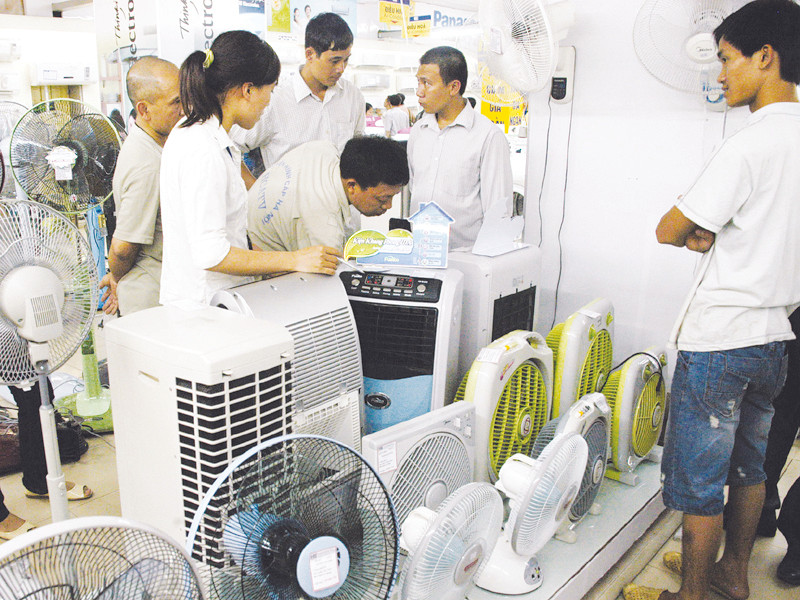 Hàng điện lạnh, tích điện vào mùa nhờ nắng nóng, cúp điện