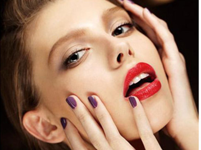 Bí quyết diện son môi đỏ đậm cực chuẩn