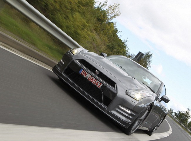 Nissan GT-R 2013: Nhanh hơn, mạnh hơn