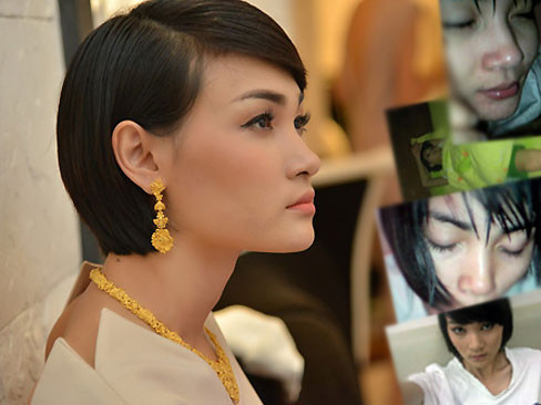 Scandal 'giường chiếu' của Thùy Trang và lời cảnh tỉnh showbiz