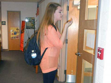 Mặc quần legging, nữ sinh bị đuổi học