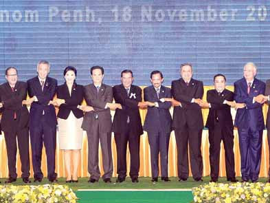 Làm sao để ASEAN đoàn kết xử lý tranh chấp ở Biển Đông?