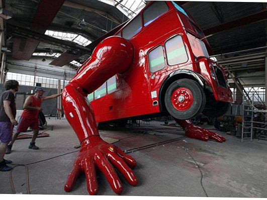 Chiếc xe buýt độc đáo biết chống đẩy