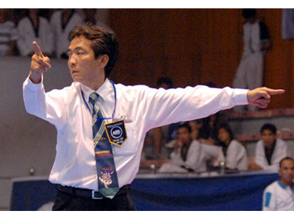 Tối 26-4, HLV Lê Minh Khương lại đi Vietnam Airlines