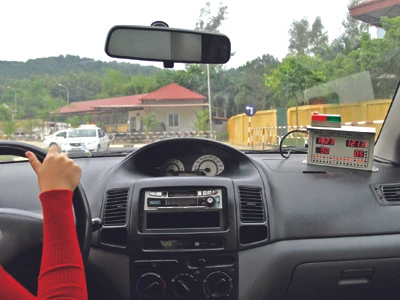 Học lái xe siêu tốc, 'chống trượt' toàn phần