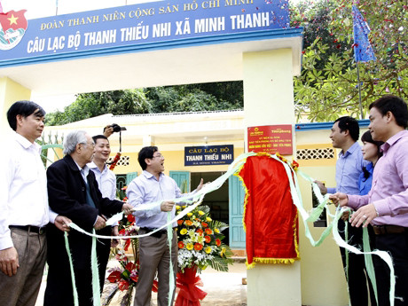 Khánh thành công trình CLB Thanh thiếu nhi tại Bản Dõn