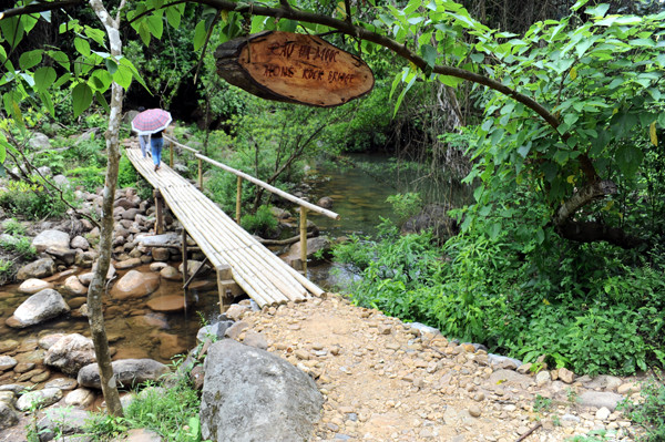 Suối nước Moọc đẹp như mơ