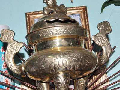 Hoảng sợ vì bộ lư đồng 'tiền tỉ'