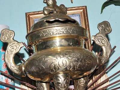 Hoảng sợ vì bộ lư đồng 'tiền tỉ'