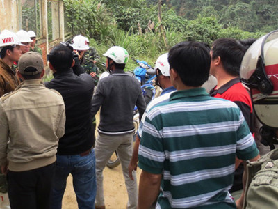 Chủ tịch thị trấn từ chức cùng người dân đi đòi nợ