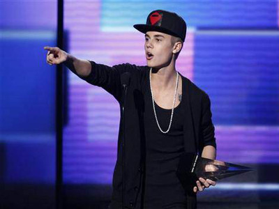 Justin Bieber ngày càng bất ổn