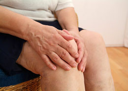 Ngồi xổm, đứng dậy đau đầu gối