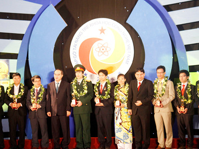 Các tài năng trẻ đạt giải Quả cầu vàng năm 2012 ảnh: mai xuân tùng