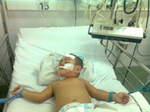 Suýt chết vì khát nước, uống nhầm xăng